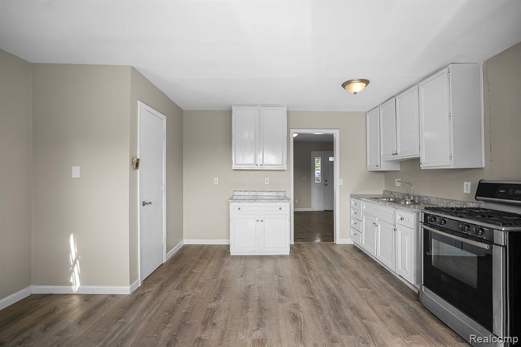 8750 WELDWOOD Drive, Monroe, MI 48162 — Photo 11
