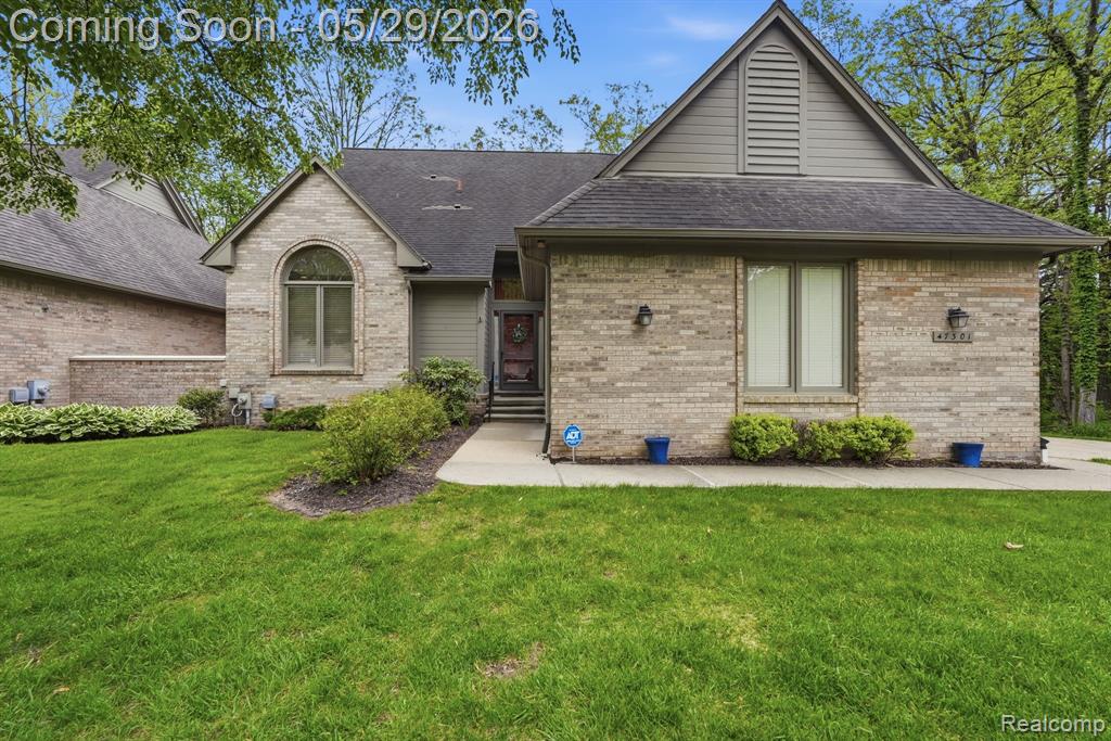 47301 Bramblewood Court, Novi, MI — front exterior
