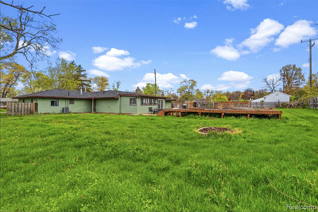 5710 Lake Grove Drive, White Lake, MI 48383 — Photo 23