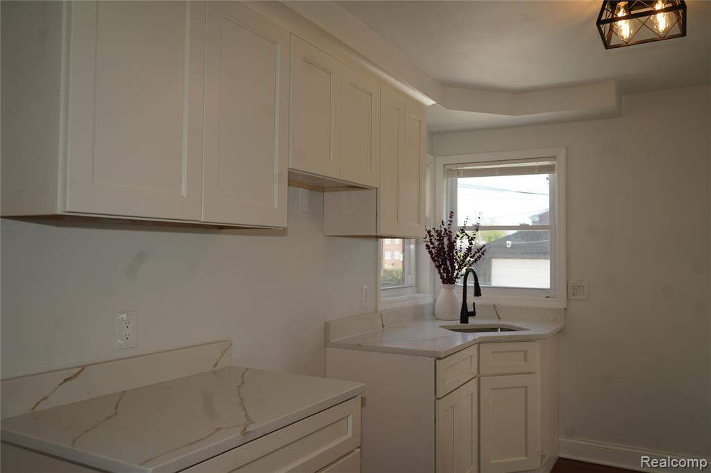 16047 W Chicago Street, Detroit, MI 48228 — Photo 2