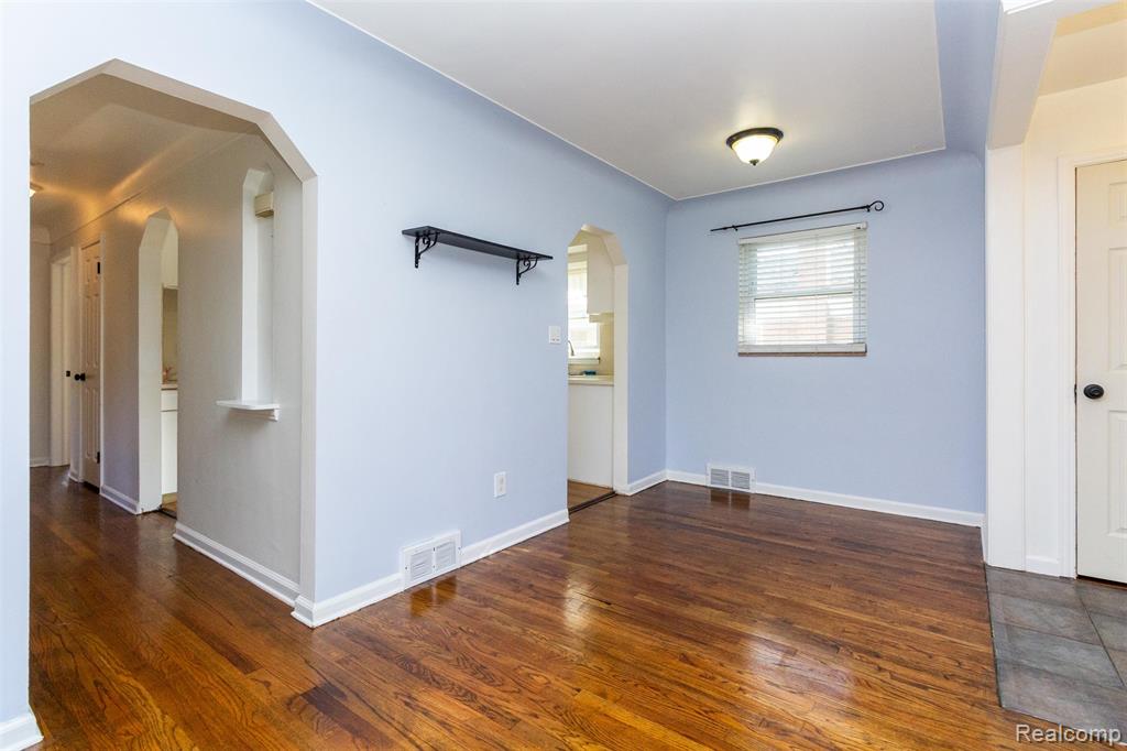 8235 Mackay Court, Utica, MI 48317 — Photo 10