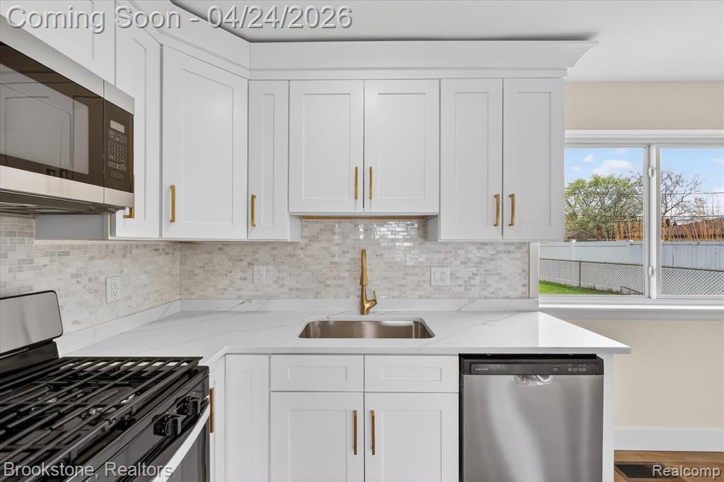 30428 Iroquois Drive, Warren, MI 48088 — Photo 16