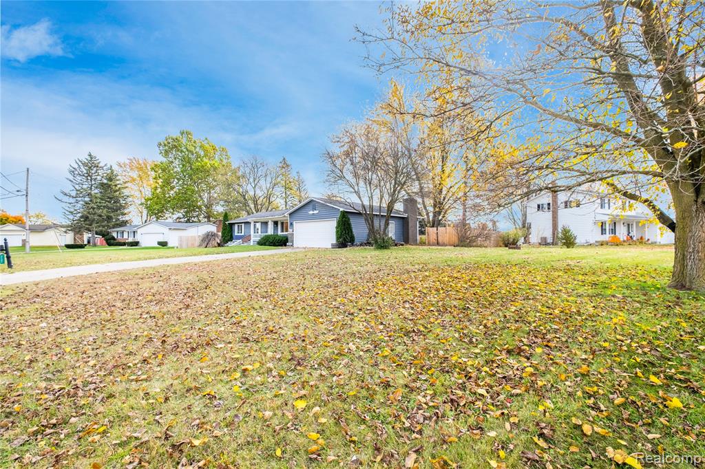 7121 S Fork Drive, Swartz Creek, MI 48473 — front exterior