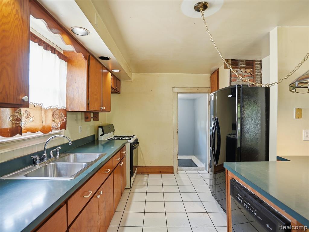 69 E Burdick Street, Oxford, MI 48371 — Photo 13