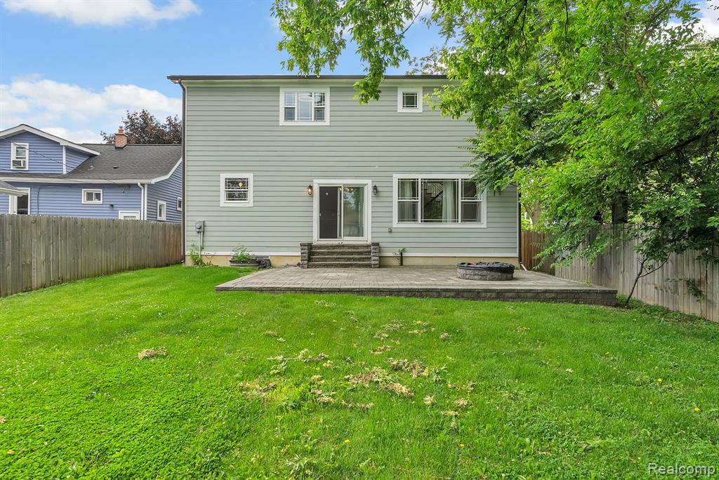 423 Woodlawn Ave, Royal Oak, MI 48073 — Photo 2