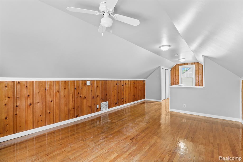 1990 Regina Avenue, Lincoln Park, MI 48146 — Photo 14