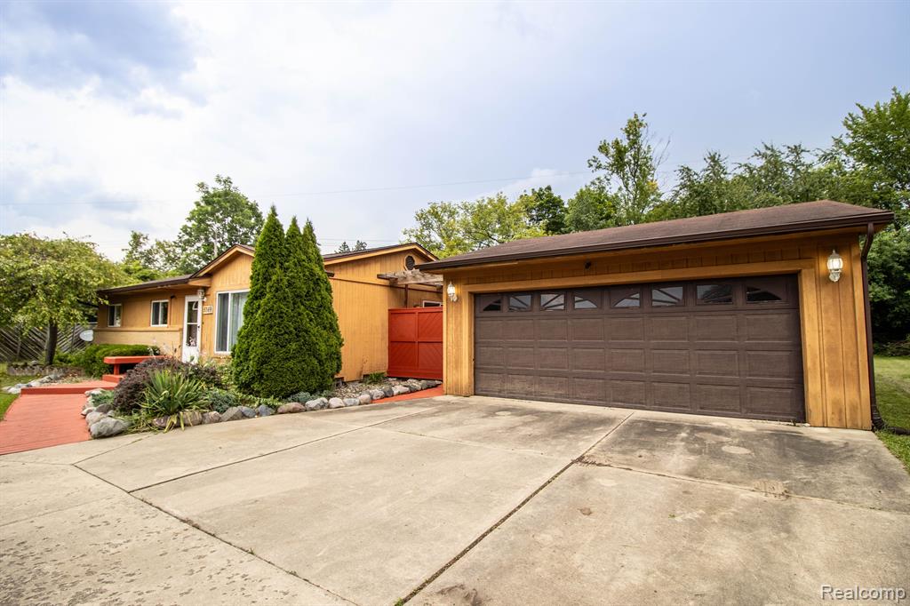 5369 Devon Court, Flint, MI 48532 — Photo 32