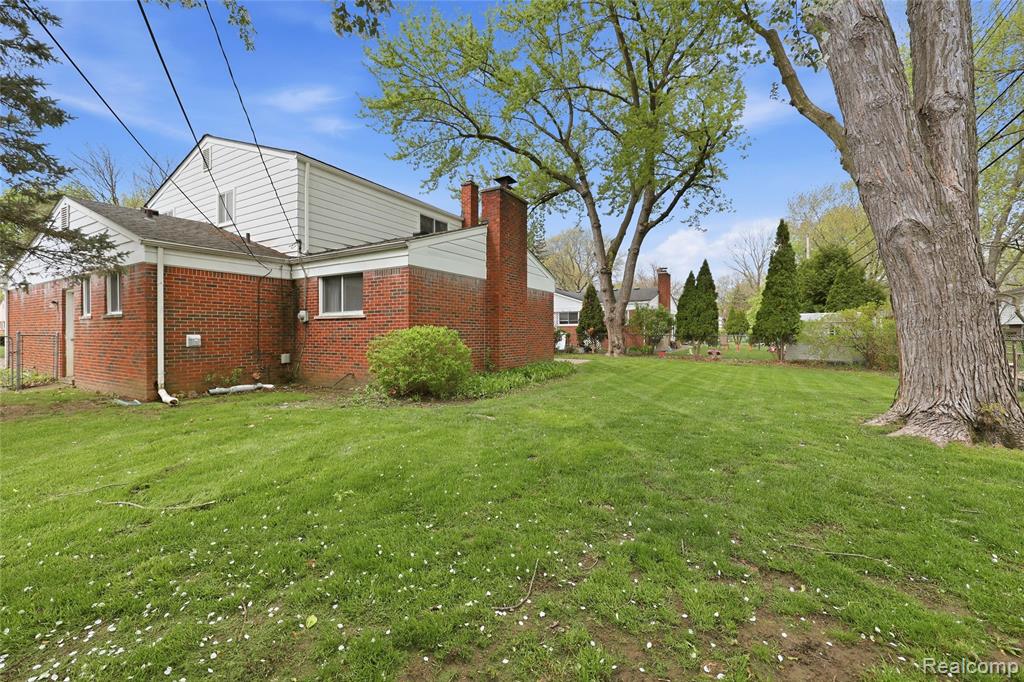 2229 Hillcrescent Drive, Troy, MI 48085 — Photo 37