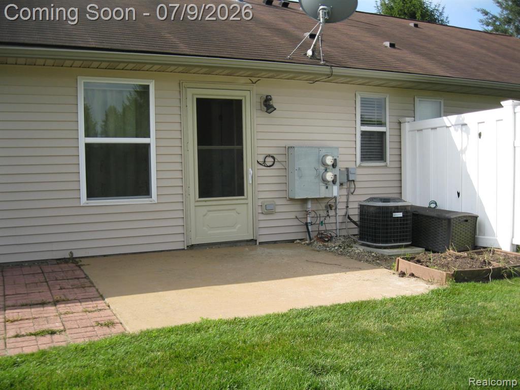 138 Countryside Lane, Highland, MI — Photo 2