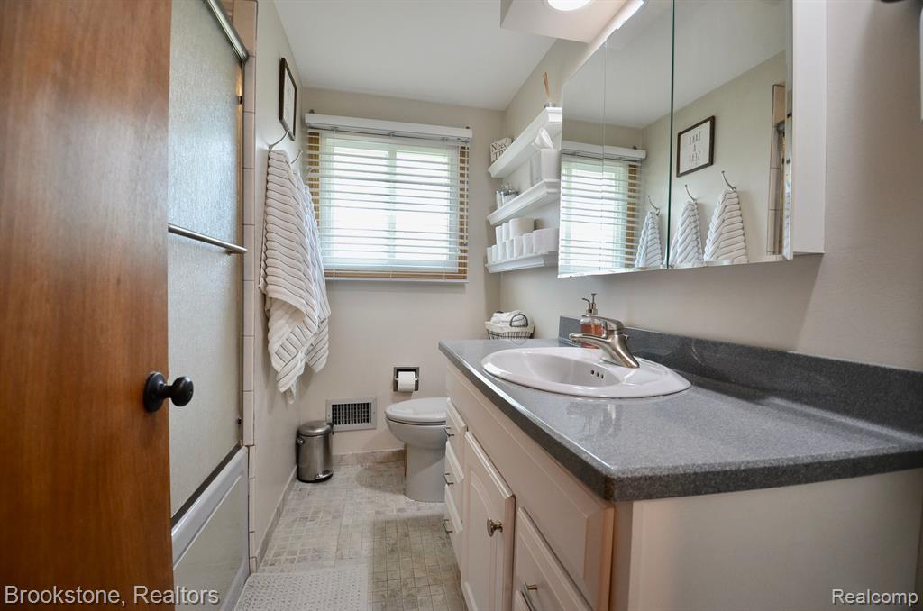 4856 CLINTON WAY Drive, Waterford, MI 48328 — Photo 47