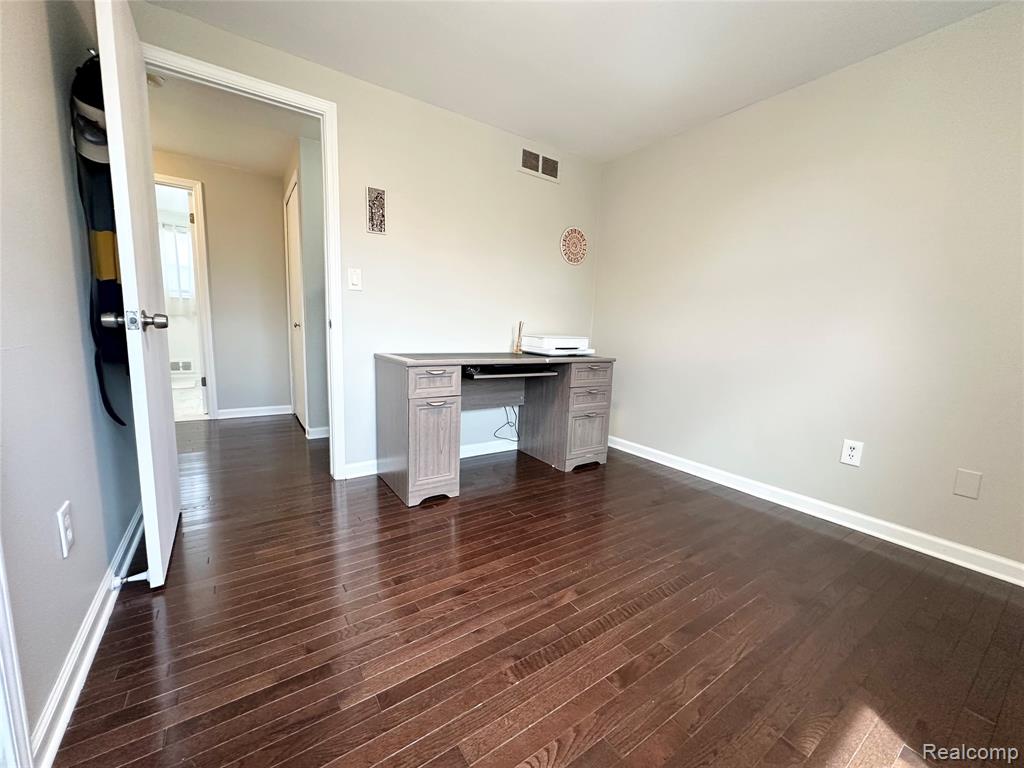4581 Benjamin Drive, Sterling Heights, MI 48310 — Photo 16