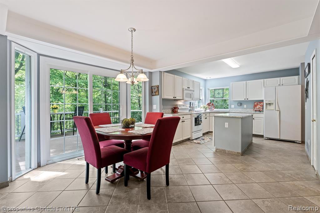 4709 Greenview Court, Commerce Twp, MI 48382 — Photo 14