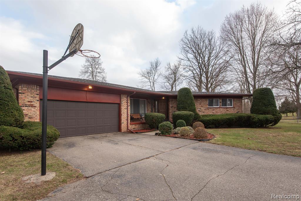6226 GOLFVIEW Drive, Burton, MI 48509 — Photo 24