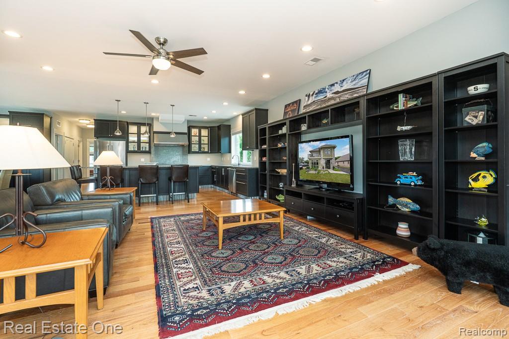 426 W University Drive, Rochester, MI 48307 — Photo 25