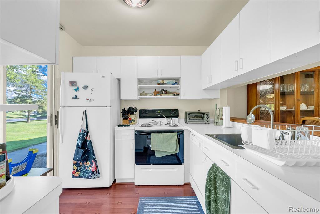 45000 Bayview Drive, 3, Novi, MI 48377 — Photo 15