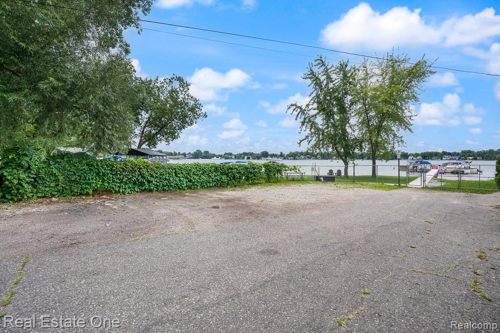 4196 Grayton Drive, Waterford, MI 48328 — Photo 31