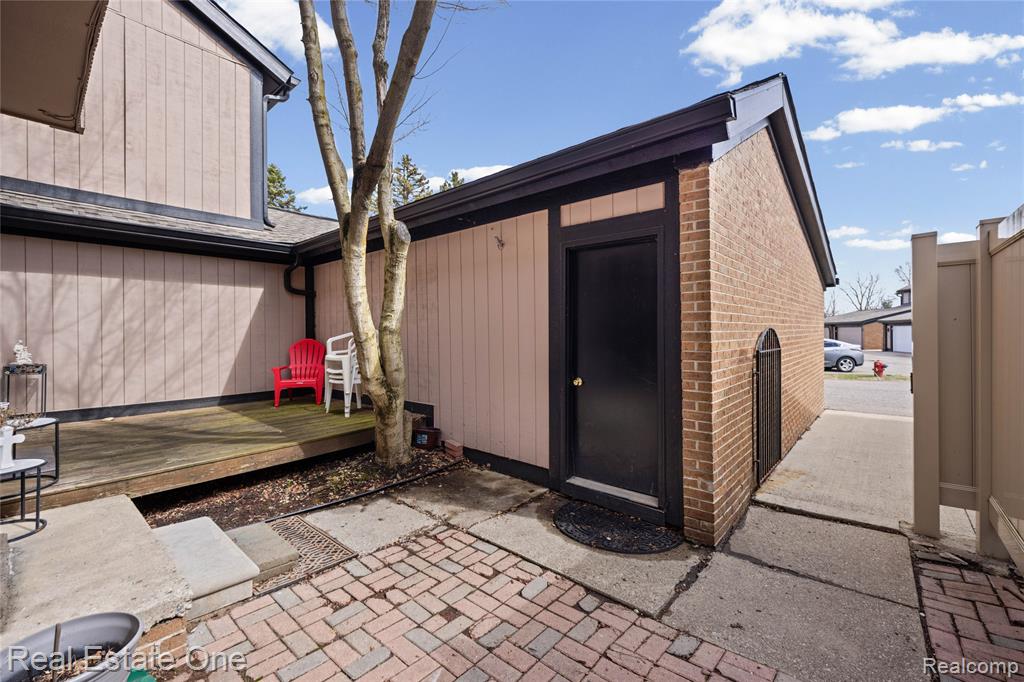 5226 Brett Court, West Bloomfield, MI — Photo 49