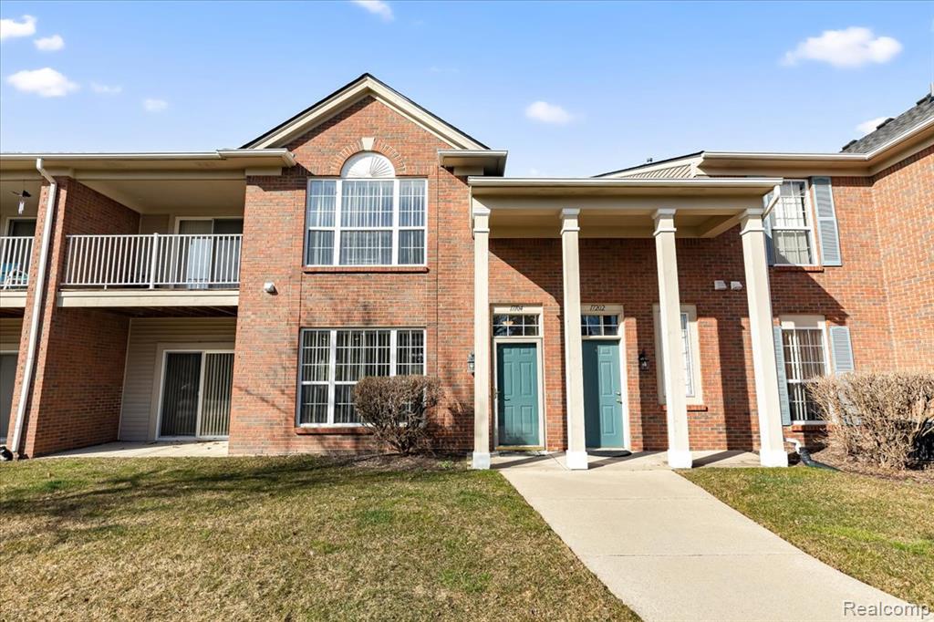 17104 Chesapeake Circle, Walled Lake, MI 48390