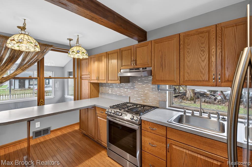 9024 MANDON Road, White Lake, MI — Photo 15