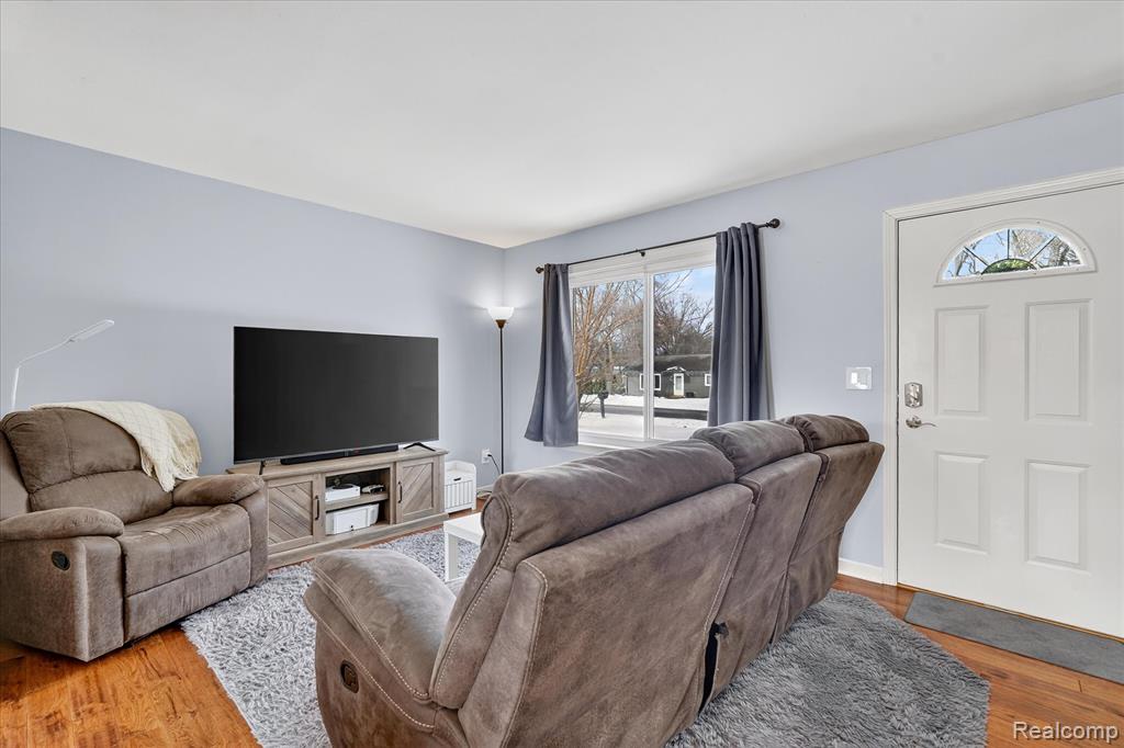 743 Dunreath Street, Walled Lake, MI 48390 — Photo 7