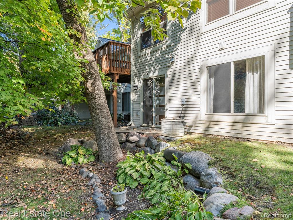 122 Pondview Court, Brighton, MI 48116 — Photo 24