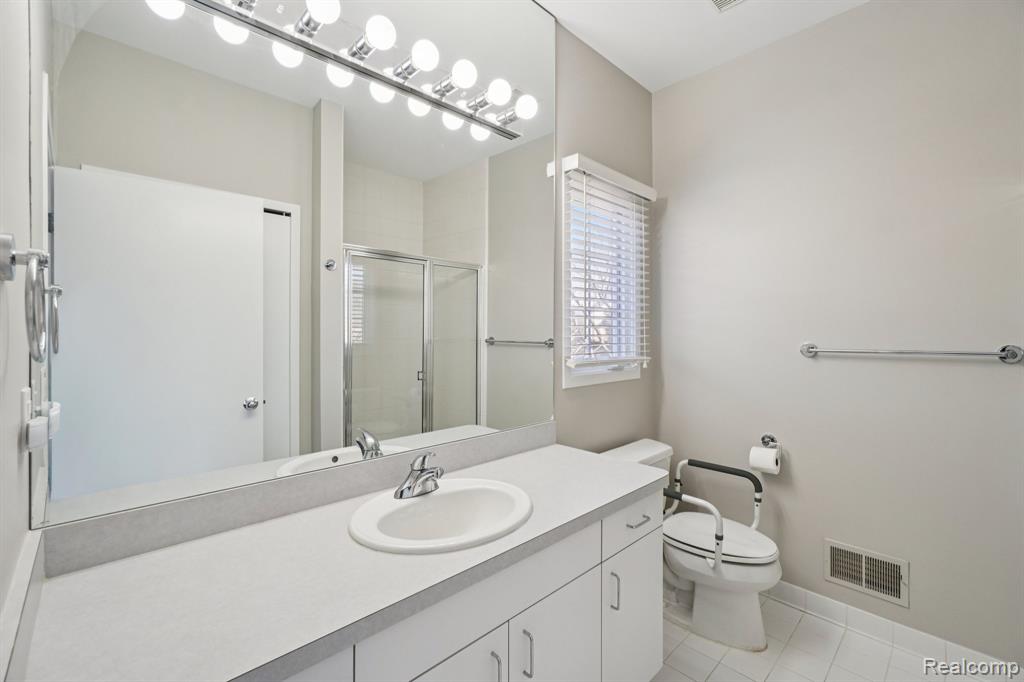 7366 Crackling Creek Circle, 1, West Bloomfield, MI — Photo 17