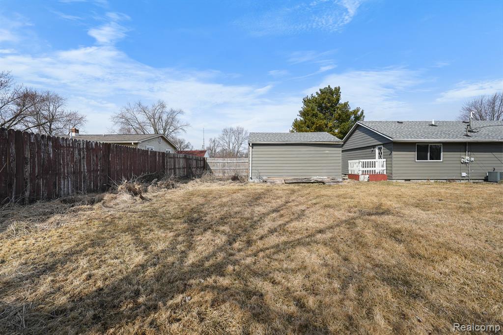 8750 WELDWOOD Drive, Monroe, MI 48162 — Photo 28