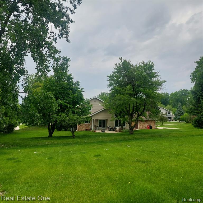 5208 Woodview Drive, Bloomfield Hills, MI 48302 — Photo 37