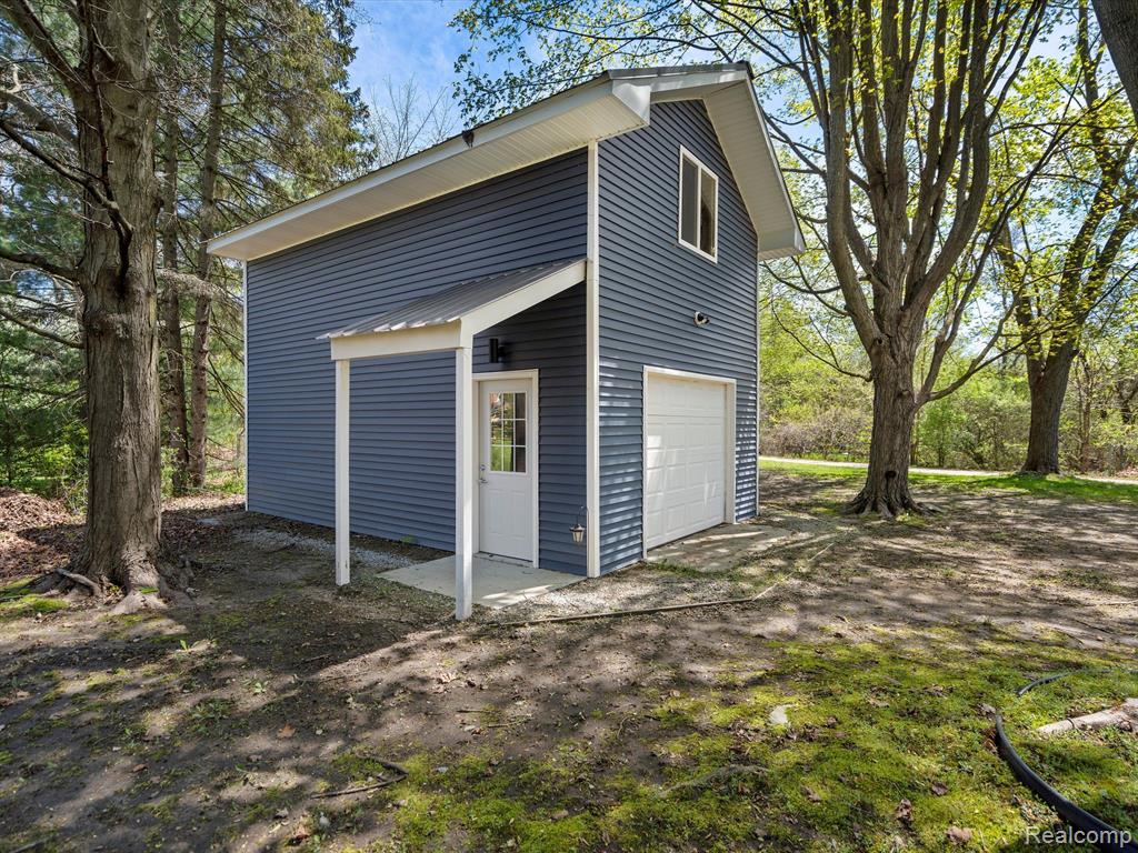 579 S HOSPITAL Road, Waterford, MI 48327 — Photo 41