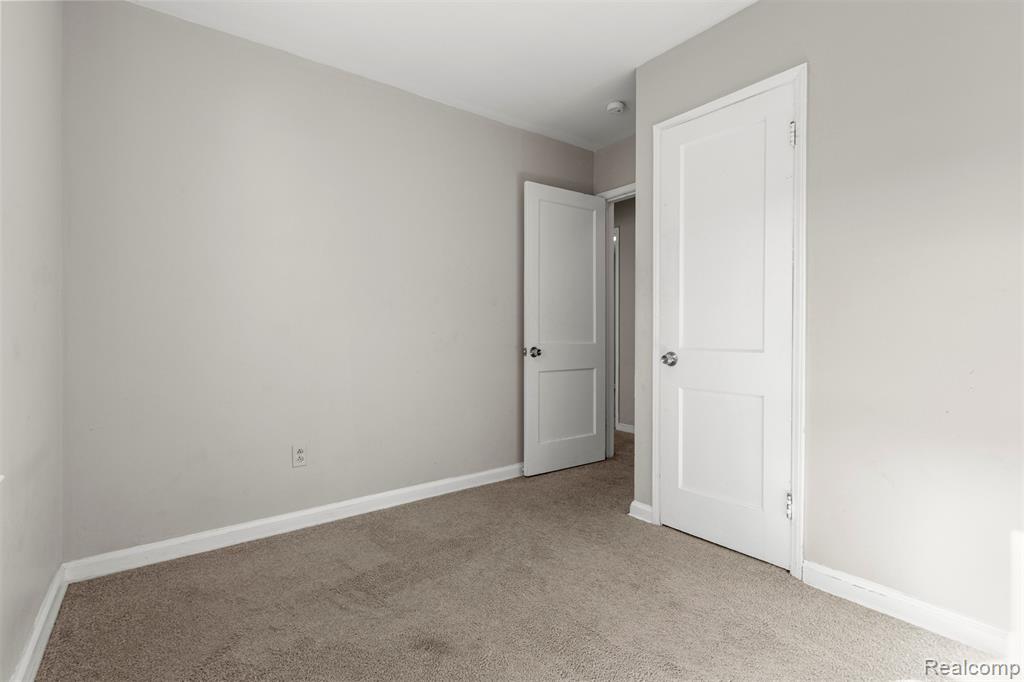 7521 N Silvery Lane, Dearborn Heights, MI 48127 — Photo 18