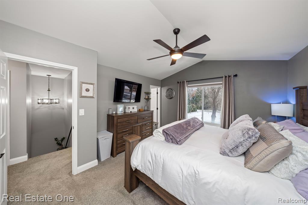 4083 W MAPLE Road, Wixom, MI 48393 — Photo 24
