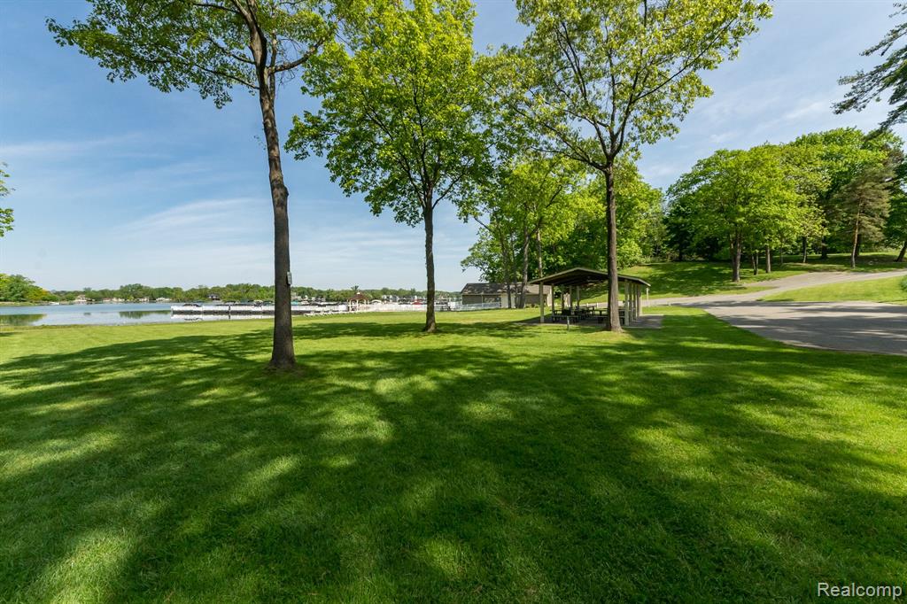 4467 GOLF VIEW Drive, Brighton, MI 48116 — Photo 50