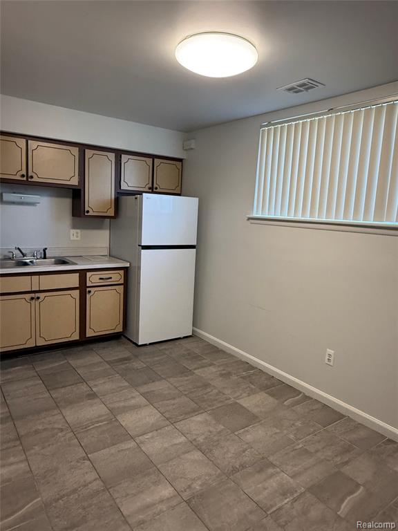 8141 Denwood dr, 6, Sterling Heights, MI 48312 — Photo 3