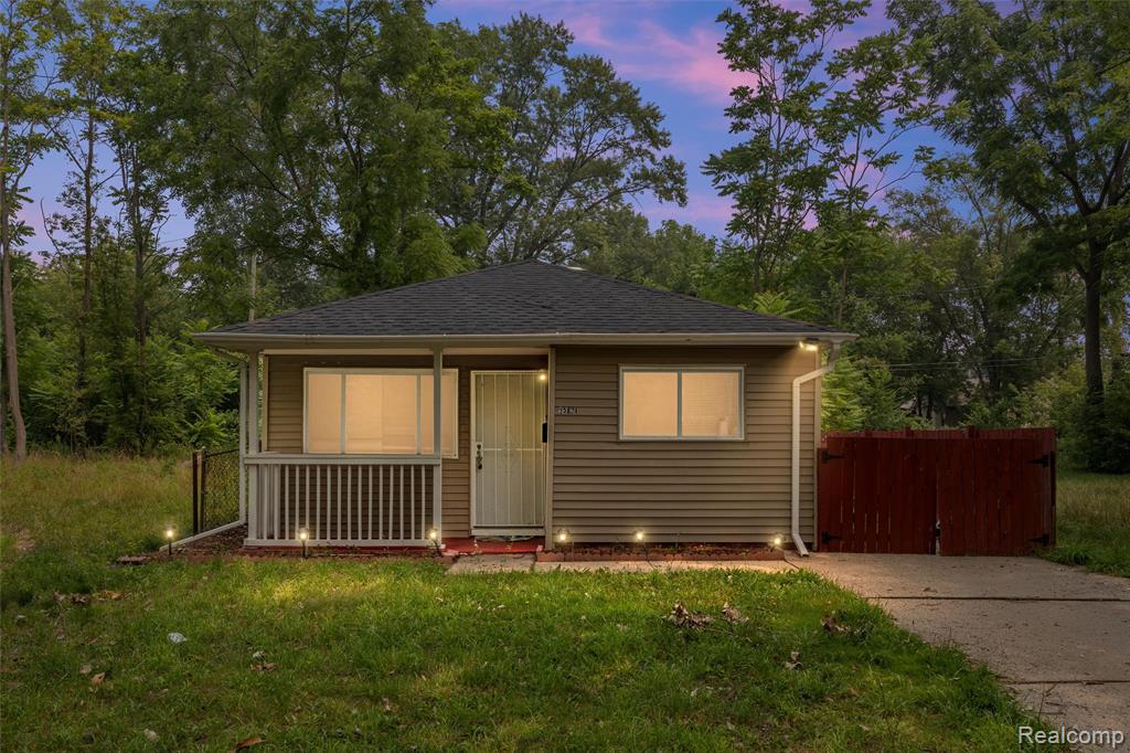 15824 Dacosta Street, Detroit, MI 48223