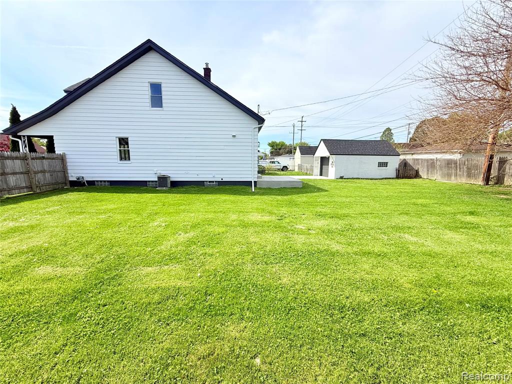 23027 Tuscany Avenue, Eastpointe, MI 48021 — Photo 4