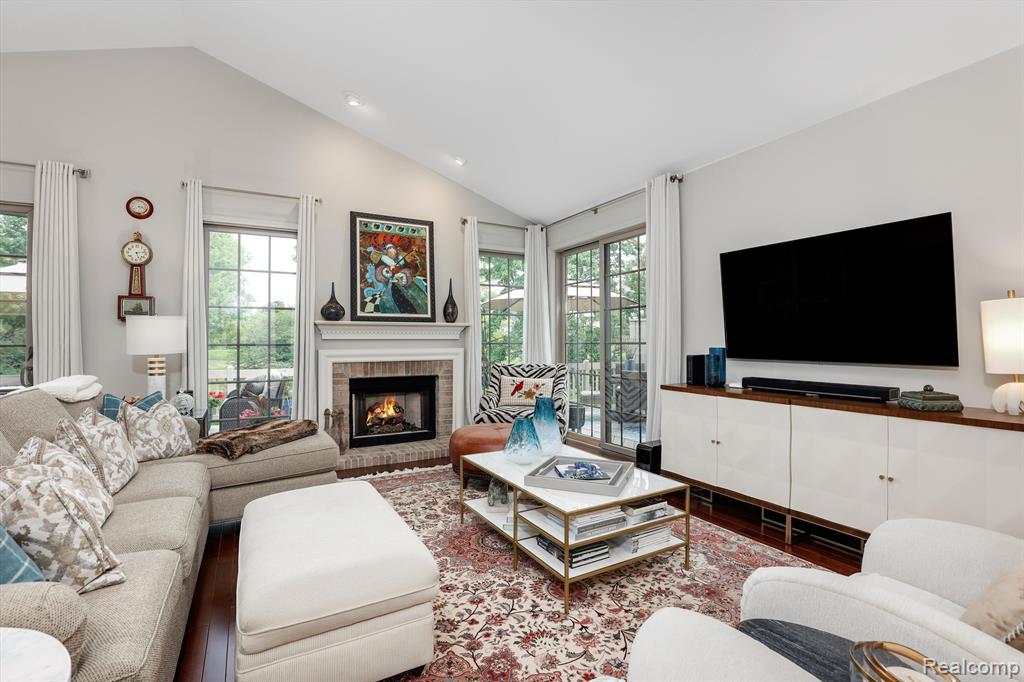 16964 LOCHMOOR Circle E, Northville, MI 48168 — Photo 3