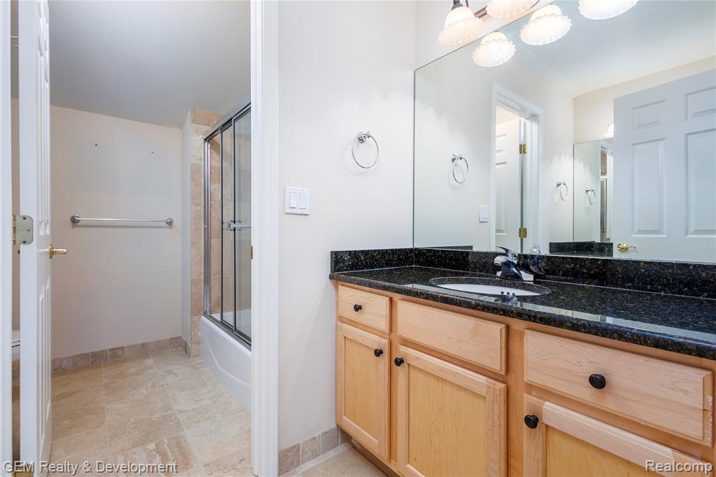 9054 Green Hickory Lane, Fenton, MI 48430 — Photo 36