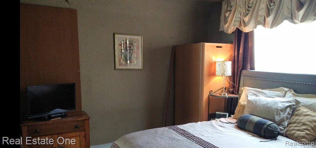 8040 WHITCOMB Street, Detroit, MI 48228 — Photo 18