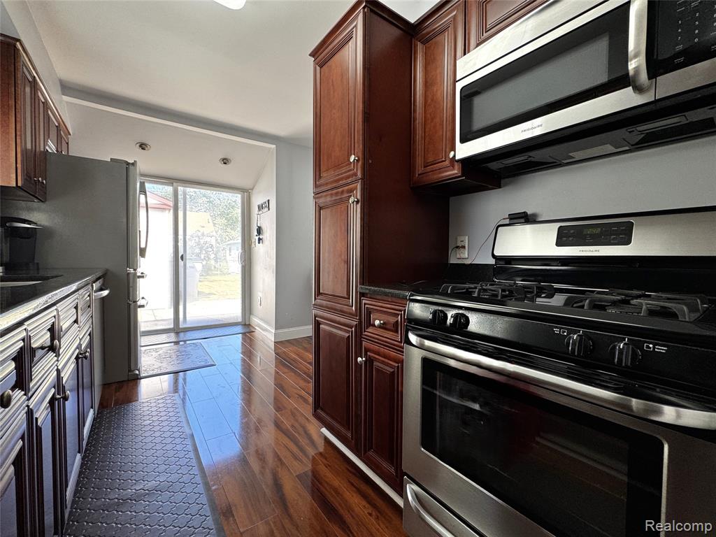 61 E Brickley, Hazel Park, MI 48030 — Photo 6