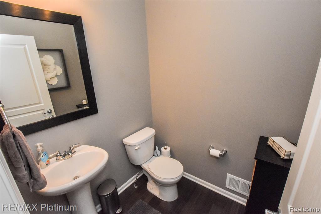 29914 BRAEBURN, New Hudson, MI 48165 — Photo 32