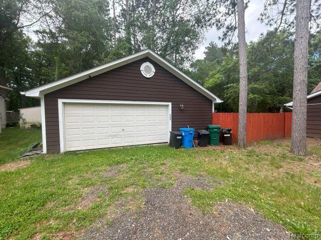 9151 CHAUMONT Drive, Commerce Twp, MI 48382 — Photo 16