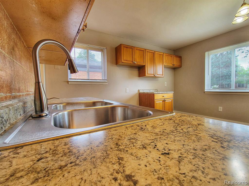 4612 KATHERINE Street, Dearborn Heights, MI 48125 — Photo 8