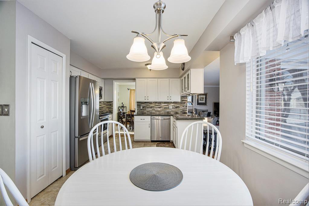 4151 Cambridge Crescent Drive, Troy, MI 48085 — Photo 23