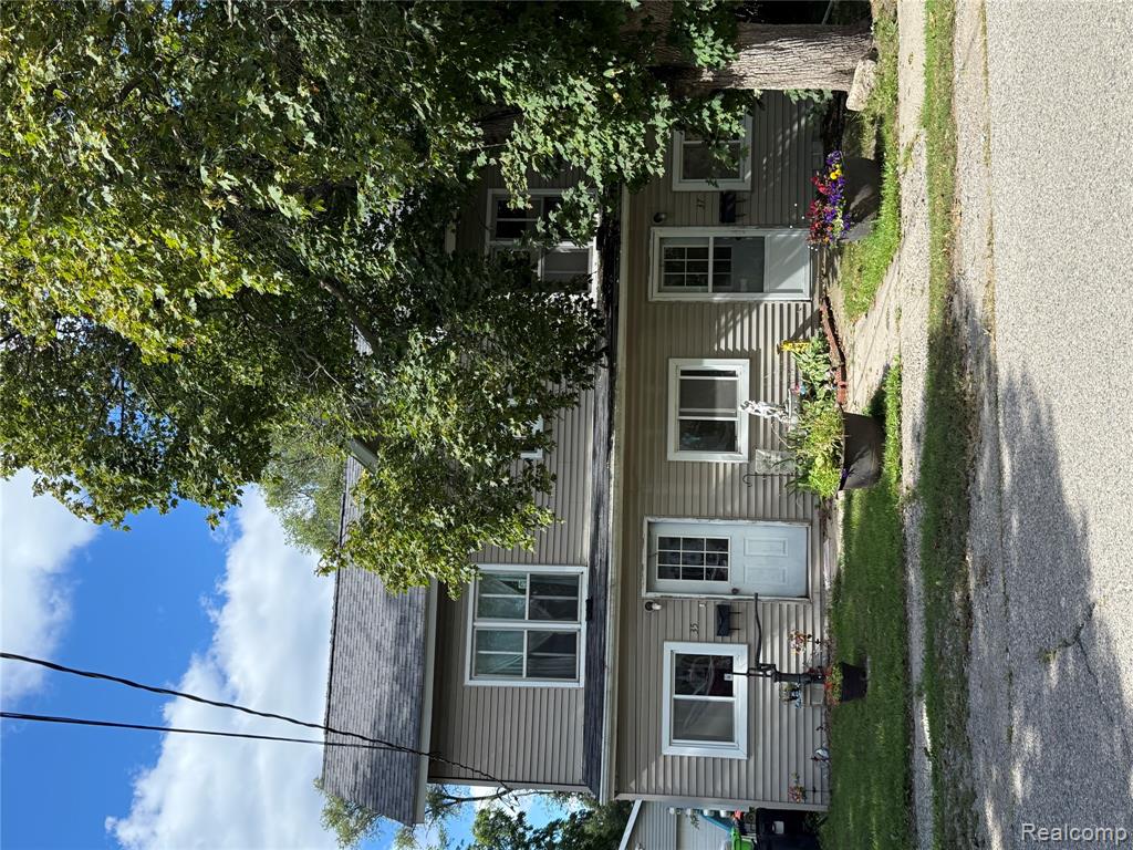 35 East Street, Oxford, MI 48371 — front exterior