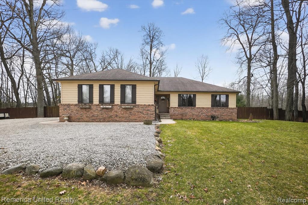 660 E Allen Road, Howell, MI 48855 — Photo 4