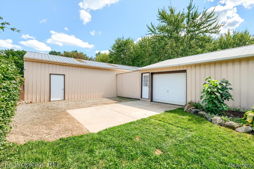 9050 E Bristol Road, Davison, MI 48423 — Photo 13