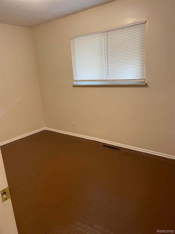 902 DELL Avenue, Flint, MI 48507 — Photo 8