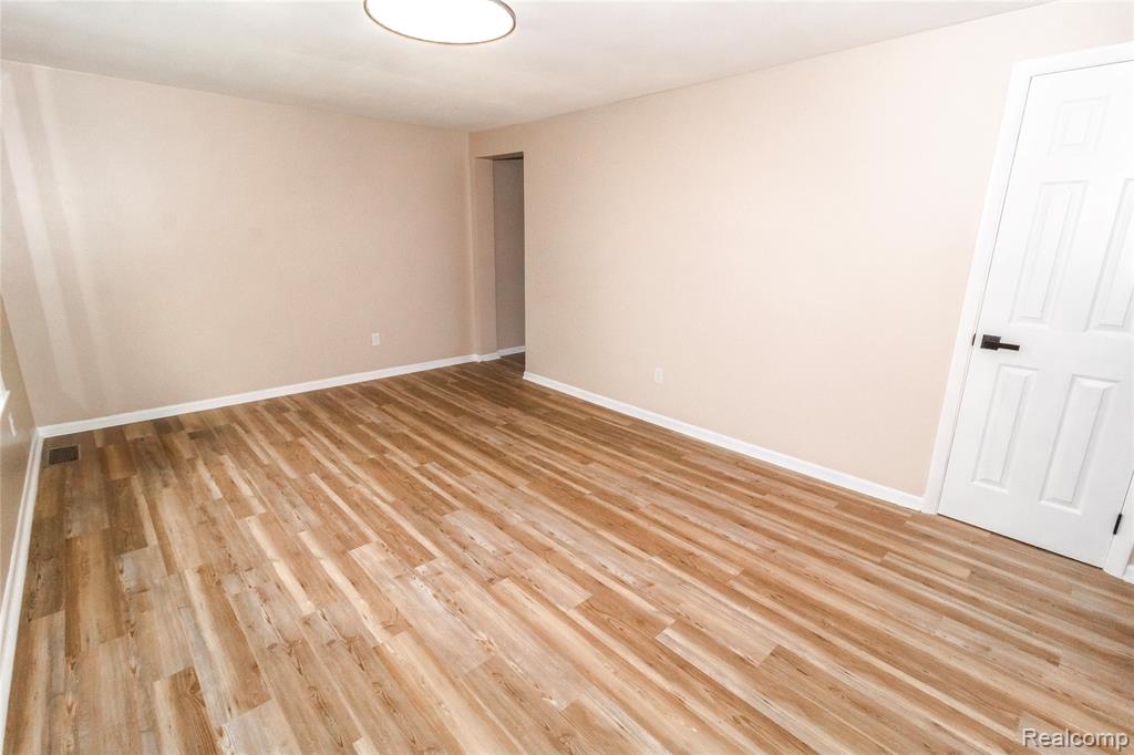 519 S Elm Street, Lapeer, MI 48446 — Photo 13