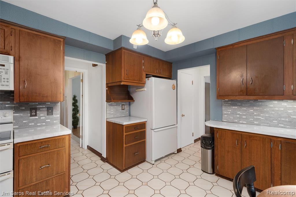 20114 Fairway Drive, Grosse Pointe Woods, MI 48236 — Photo 10