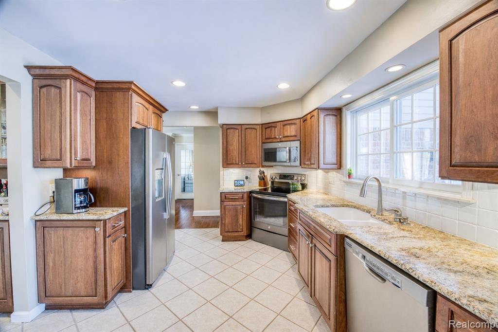42134 Waterfall Road, Northville, MI 48168 — Photo 11